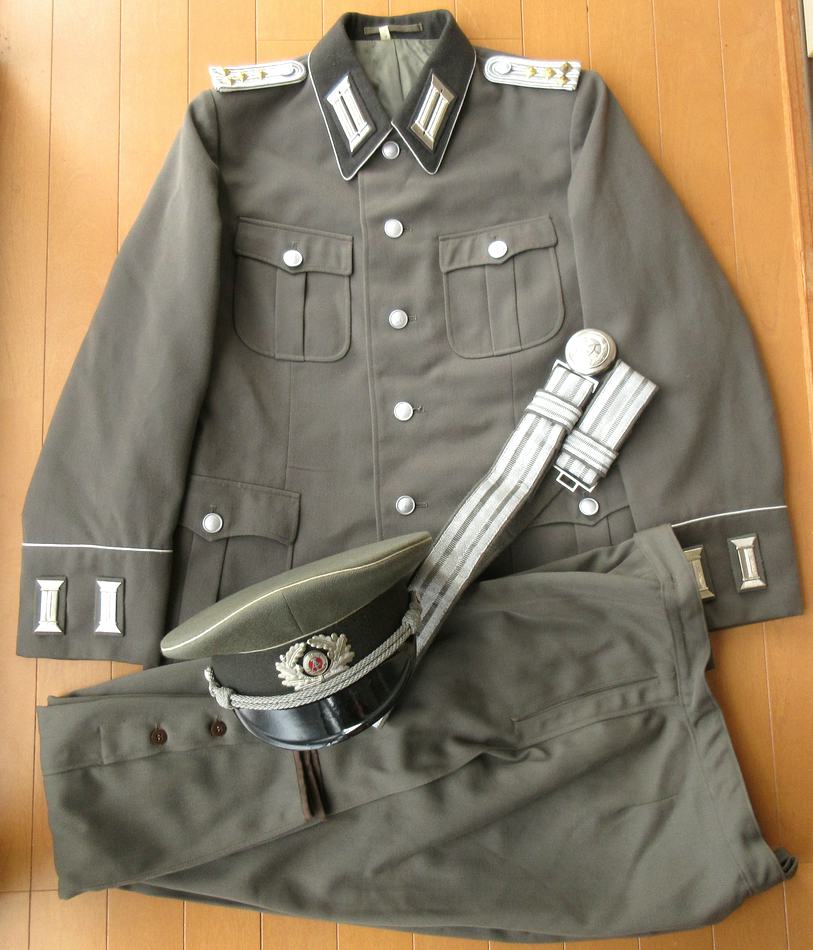 東ドイツ 刑務官 将校 制服上着と制帽 少尉 東ドイツ軍 - ミリタリー